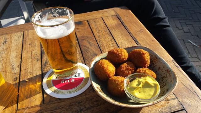beer & bitterballen