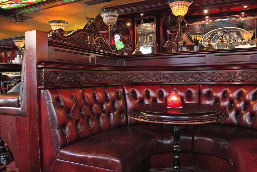 The Chesterfield couches at Three Sisters Pub in Amsterdam are super cozy! (Photo credit: Flickr)