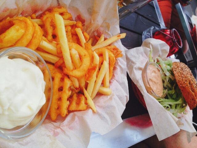 the_tavern_curly_fries_Prague