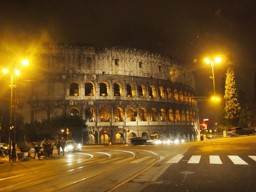 colosseum-rome-night-monuments