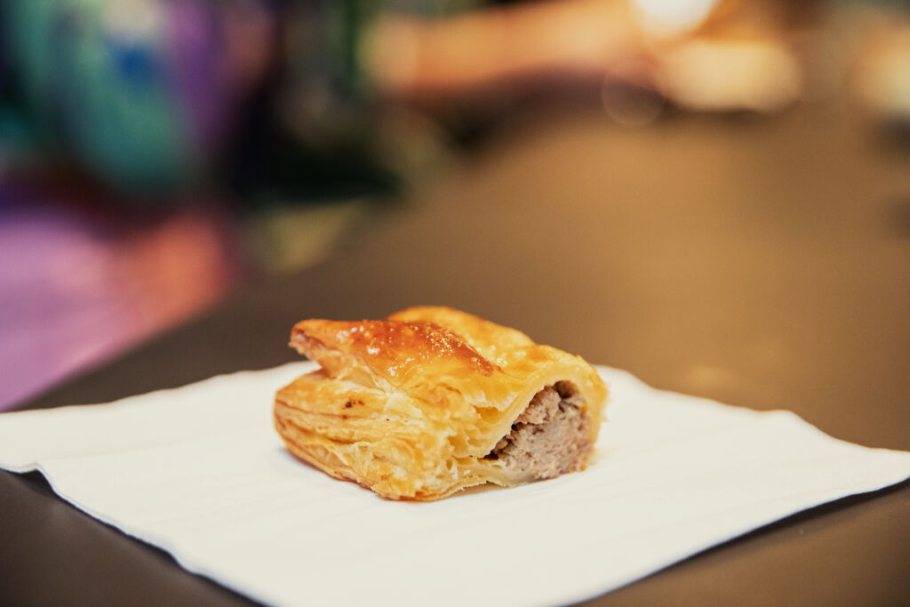 Saucijzenbroodjes-amsterdam-cafe-food-tour