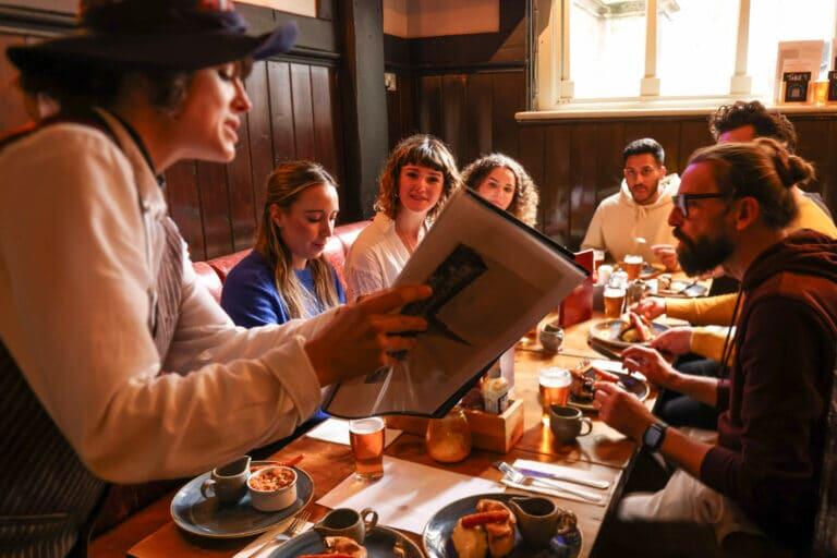 City-of-London-Food-Tour-pub-beer-cask-ale