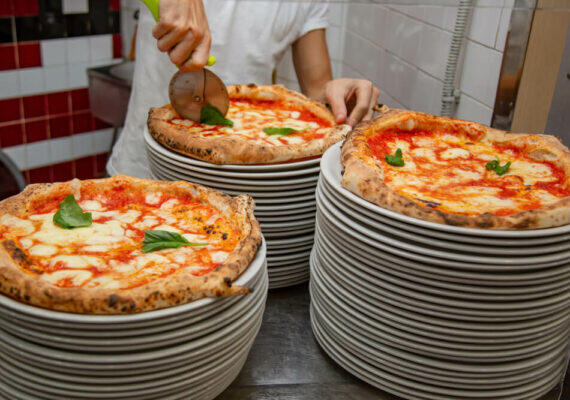 Naples Pizza & Drinks Tour: A Slice of Naples