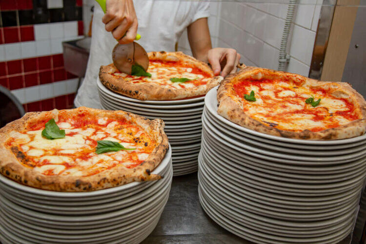 Naples Pizza & Drinks Tour: A Slice of Naples