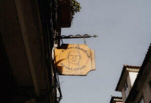 sign_hanging_outside_Mercearia_do_Pai_Júlio