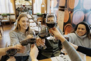 people_drinking_wine_at_wine_not_lisbon