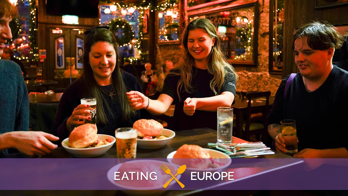 Eating Edinburgh: Old Town Food & Drinks Tour