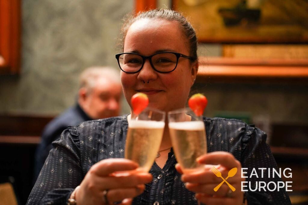 Eating Edinburgh Old Town Food & Drinks Tour