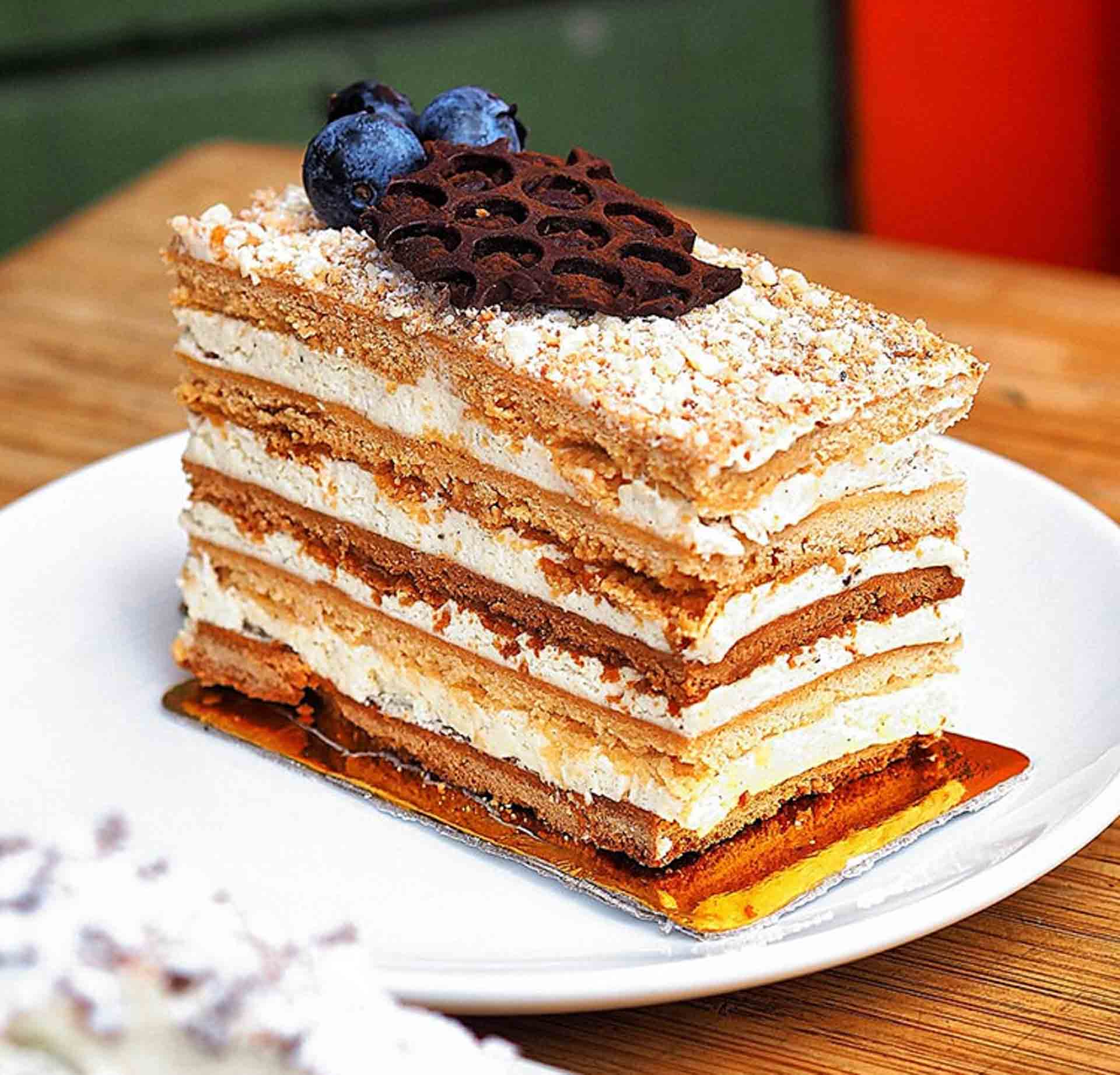 slice_of_Medovik_Prague