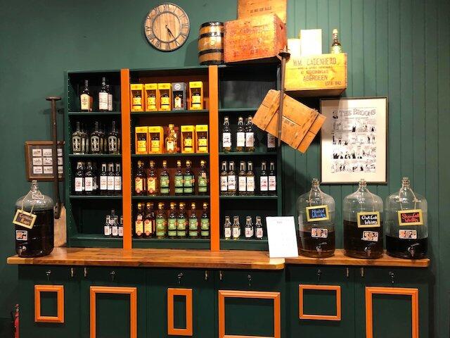 Cadenhead’s_Whisky_Shop_Edinburgh