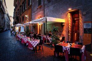street_side_restaurant_Rome