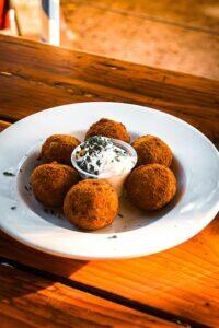 bowl_of_arancini_in_Palermo_Sicily