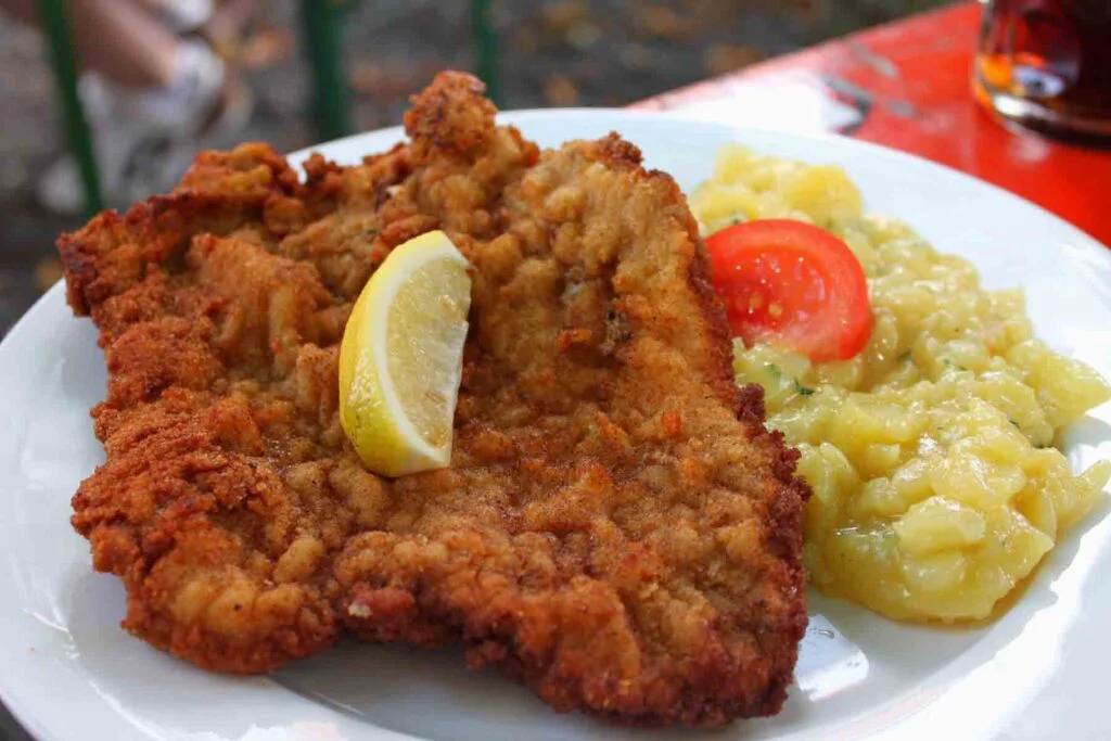 Plate_of_traditional_schnitzel_in_Berlin