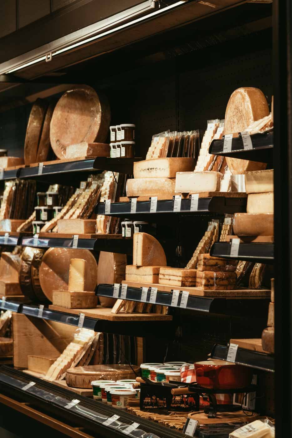 rack_of_cheese_at_Laurent_Dubois_Cheeseshop_Paris
