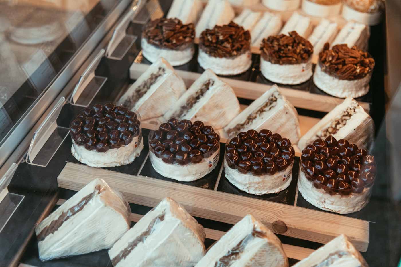 selection_at_Laurent_Dubois_Cheeseshop_Paris
