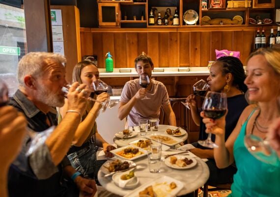 Barcelona Gothic Quarter VIP Tapas & Wine Tour