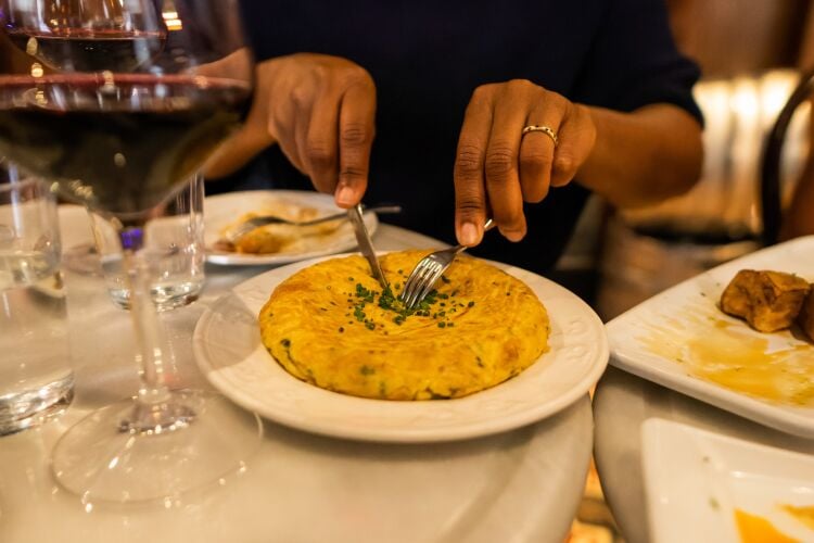 Barcelona Gothic Quarter VIP Tapas & Wine Tour