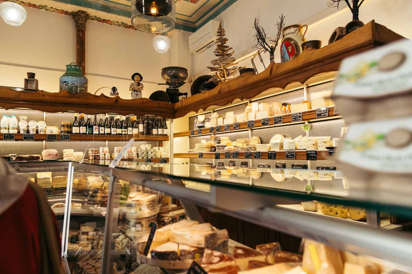 interior_at_Fromagerie_Jouannault_Paris