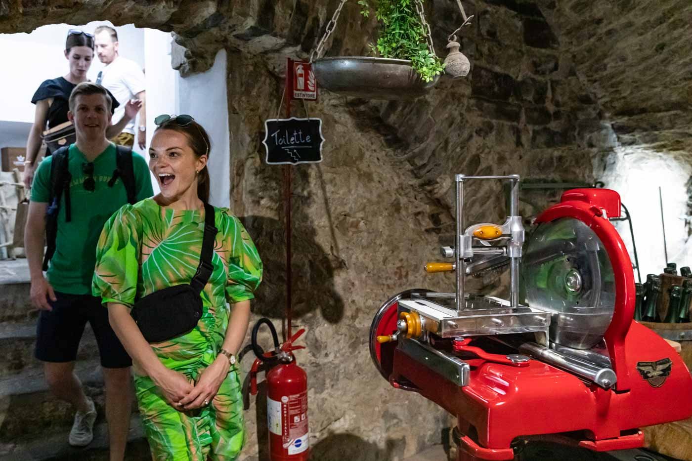 People_walking_into_Divin_Boccone_Florence