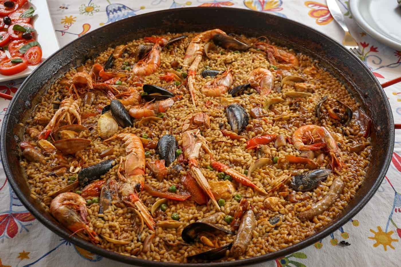 Paella_de_marisco_Seville