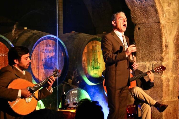 Men_performing_fado_Lisbon