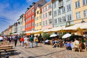 Copenhagen_canal_side_restaurants