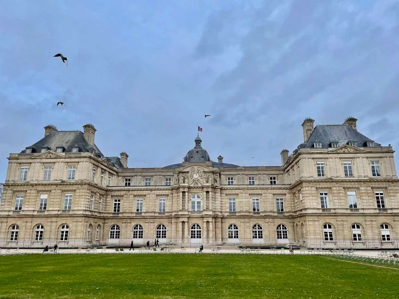 Luxembourg_Palace and_Gardens_Saint_Germain_Paris